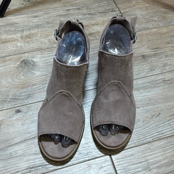 Koolaburra UGG Sandals Womens 10 Suede Leather Block Heel Ankle Strap Brown - Picture 1 of 9